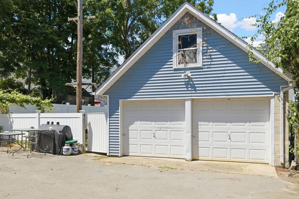 433 Cedar Grove St, New Bedford MA 02746 photo 2