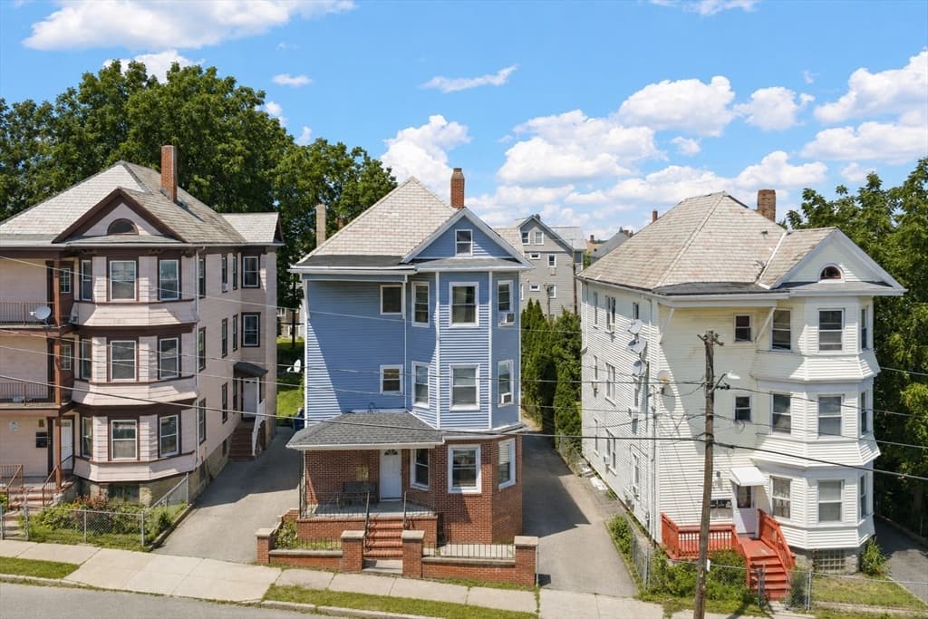 433 Cedar Grove St, New Bedford MA 02746