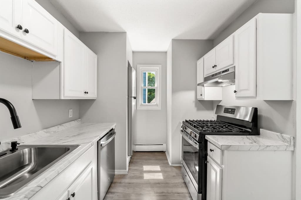 3 Family - 3 Units Up/Down at 35 Pond St, Boston MA 02136, Boston, photo 9 of 42