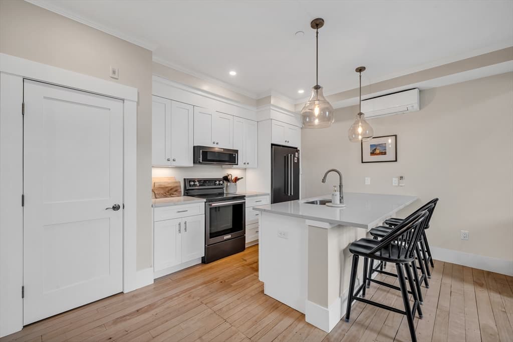 142 Main St # 4, Amesbury MA 01913 photo 4