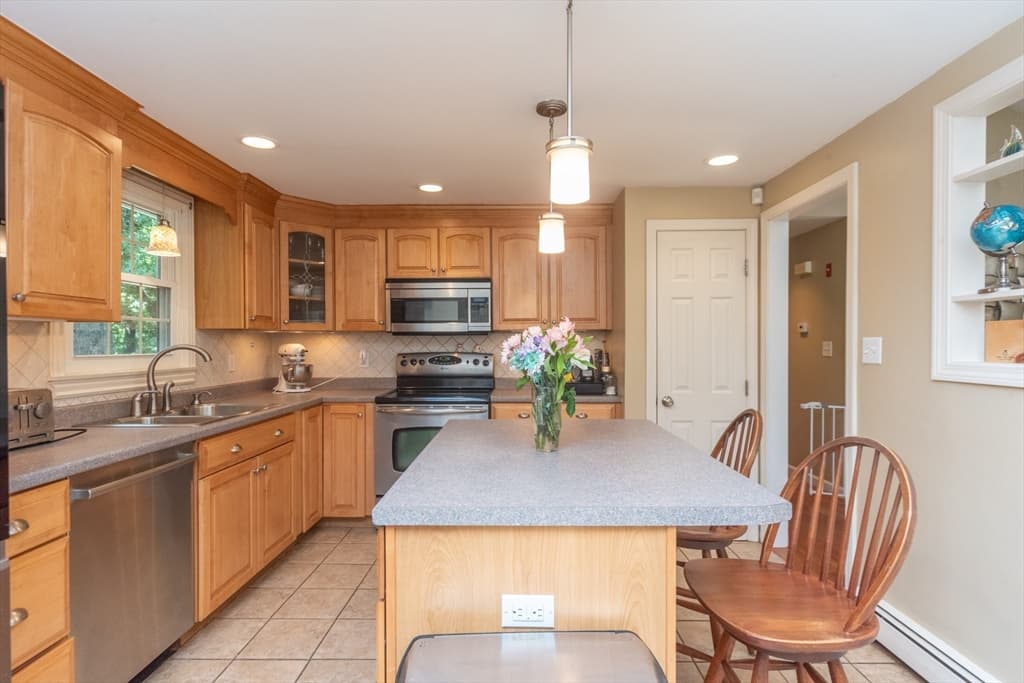 Single Family Residence at 140 Bayberry Cir, Bridgewater MA 02324, photo 9 of 25