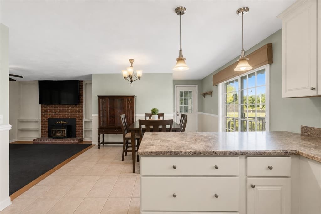 748 Warren Ave, Swansea MA 02777 photo 7