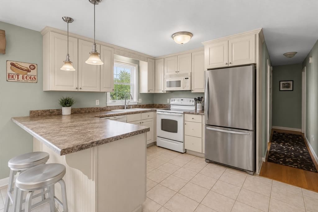 748 Warren Ave, Swansea MA 02777 photo 5