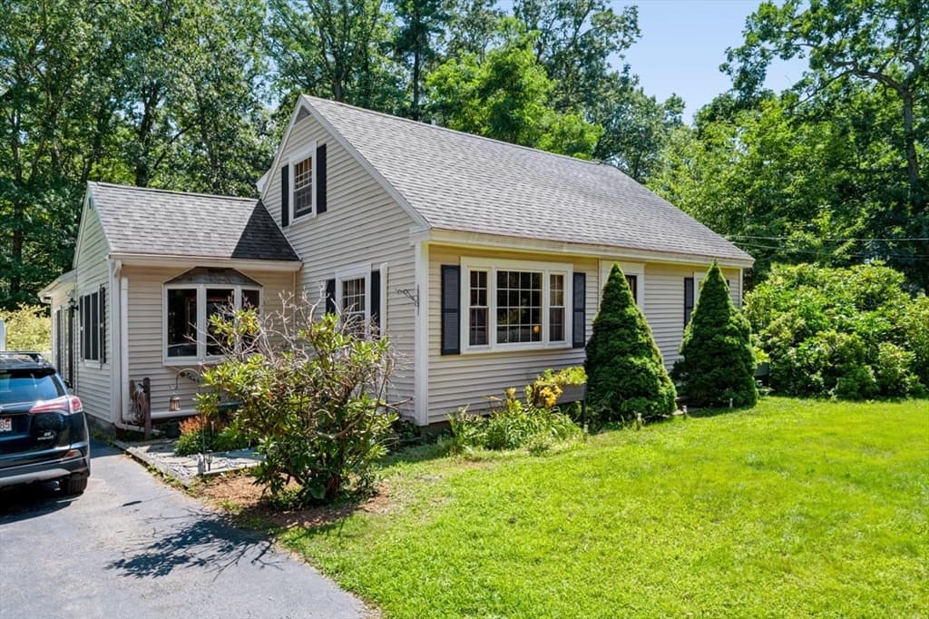 19 Middle Rd, Amesbury MA 01913
