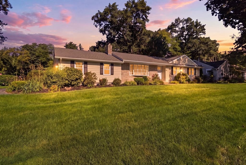 80 Lynnwood Dr, Longmeadow MA 01106