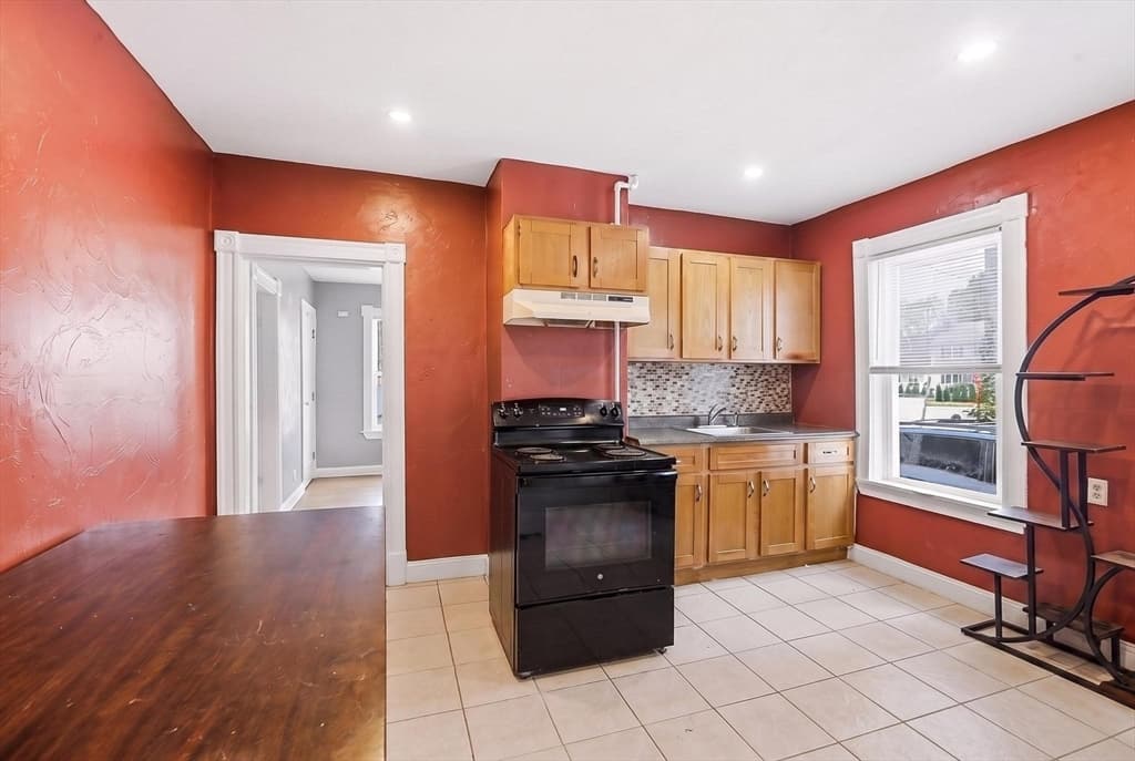 132 Huntington St, Brockton MA 02301 photo 10