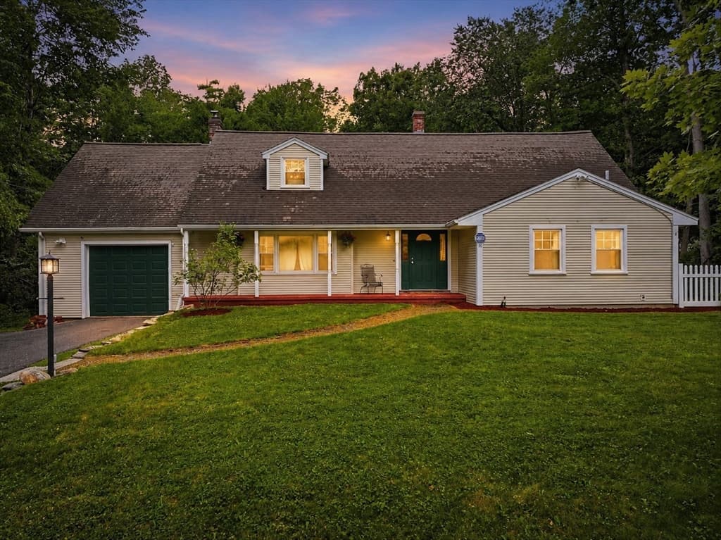 Single Family Residence at 51 Whittemore Rd, Sturbridge MA 01566, Sturbridge, photo 2 of 27