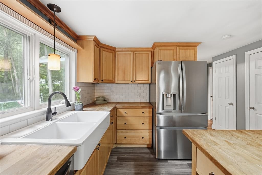 Single Family Residence at 51 Whittemore Rd, Sturbridge MA 01566, Sturbridge, photo 8 of 27
