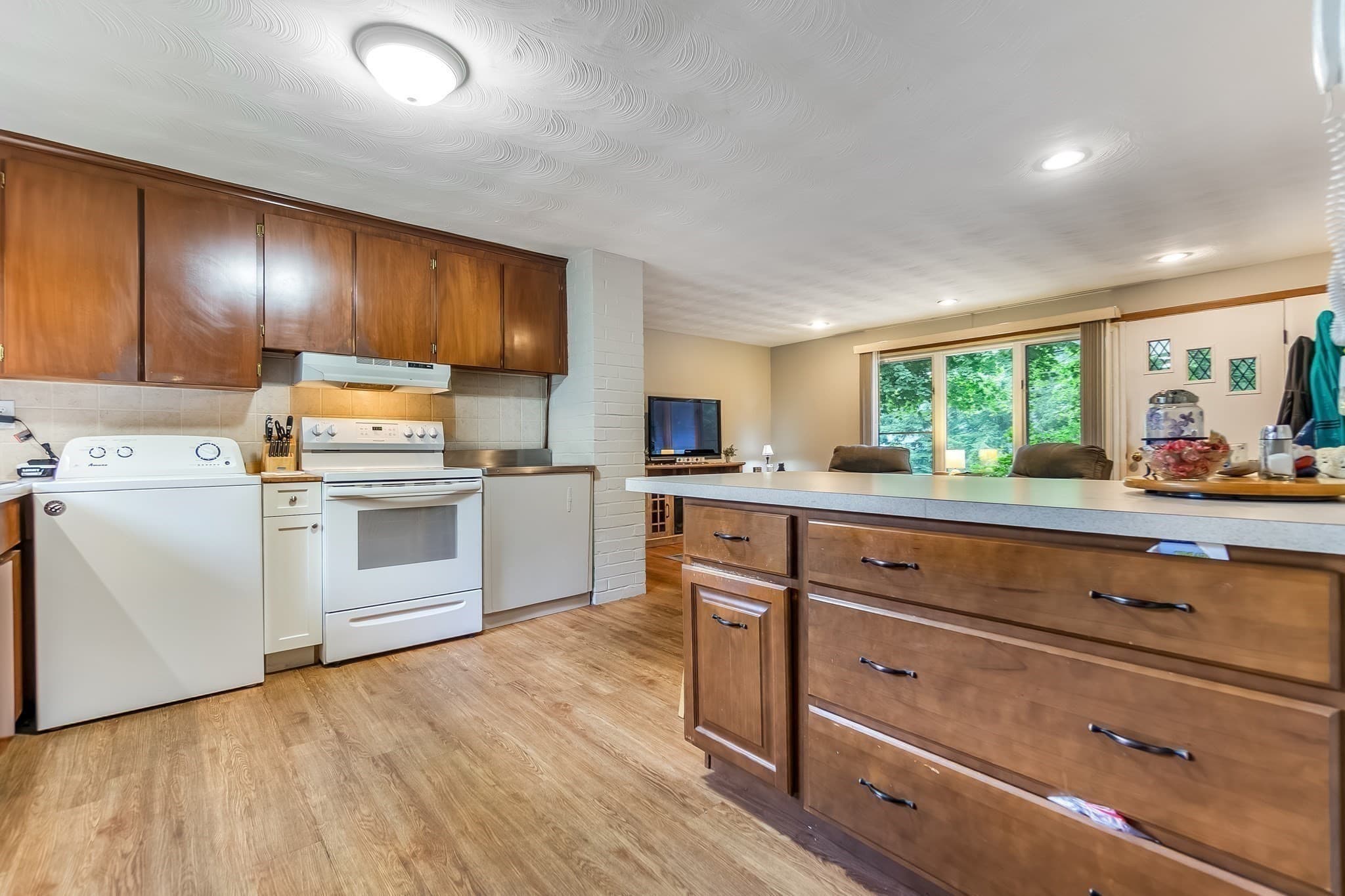 Single Family Residence at 64 Hemenway Rd, Framingham MA 01701, photo 10 of 30