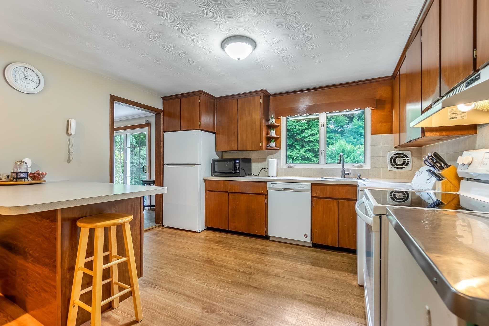 Single Family Residence at 64 Hemenway Rd, Framingham MA 01701, photo 8 of 30