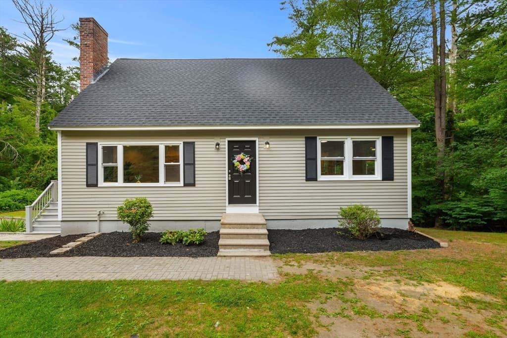58 Carlisle Rd, Westford MA 01886