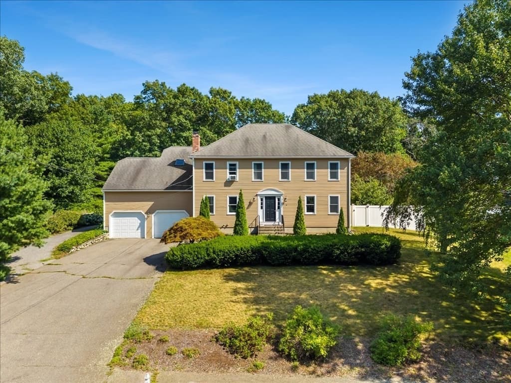 9 Fort Apache Dr, Franklin MA 02038