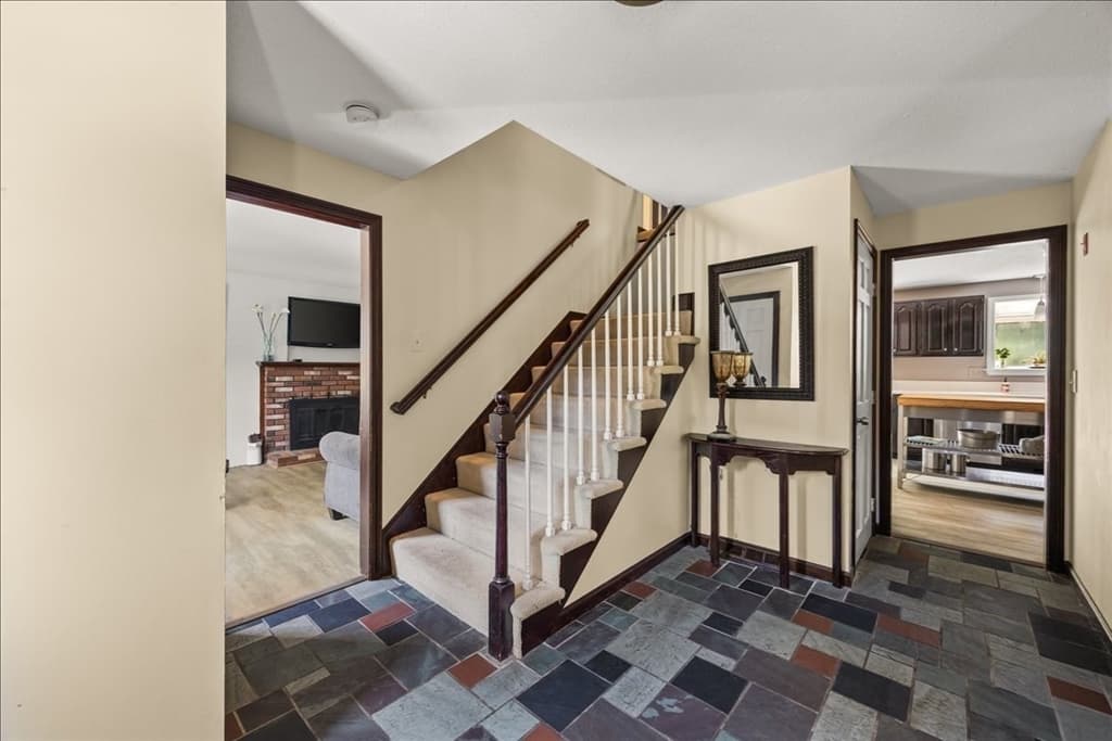 9 Fort Apache Dr, Franklin MA 02038 photo 5