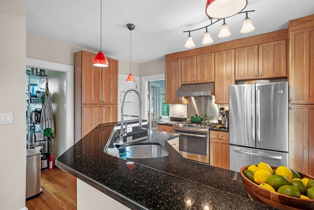 128 Selwyn St # 2, Boston MA 02131