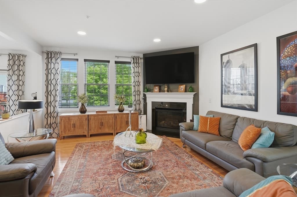 Condominium at 17 Tulip Circle # 17, Grafton MA 01560, Grafton, photo 10 of 33
