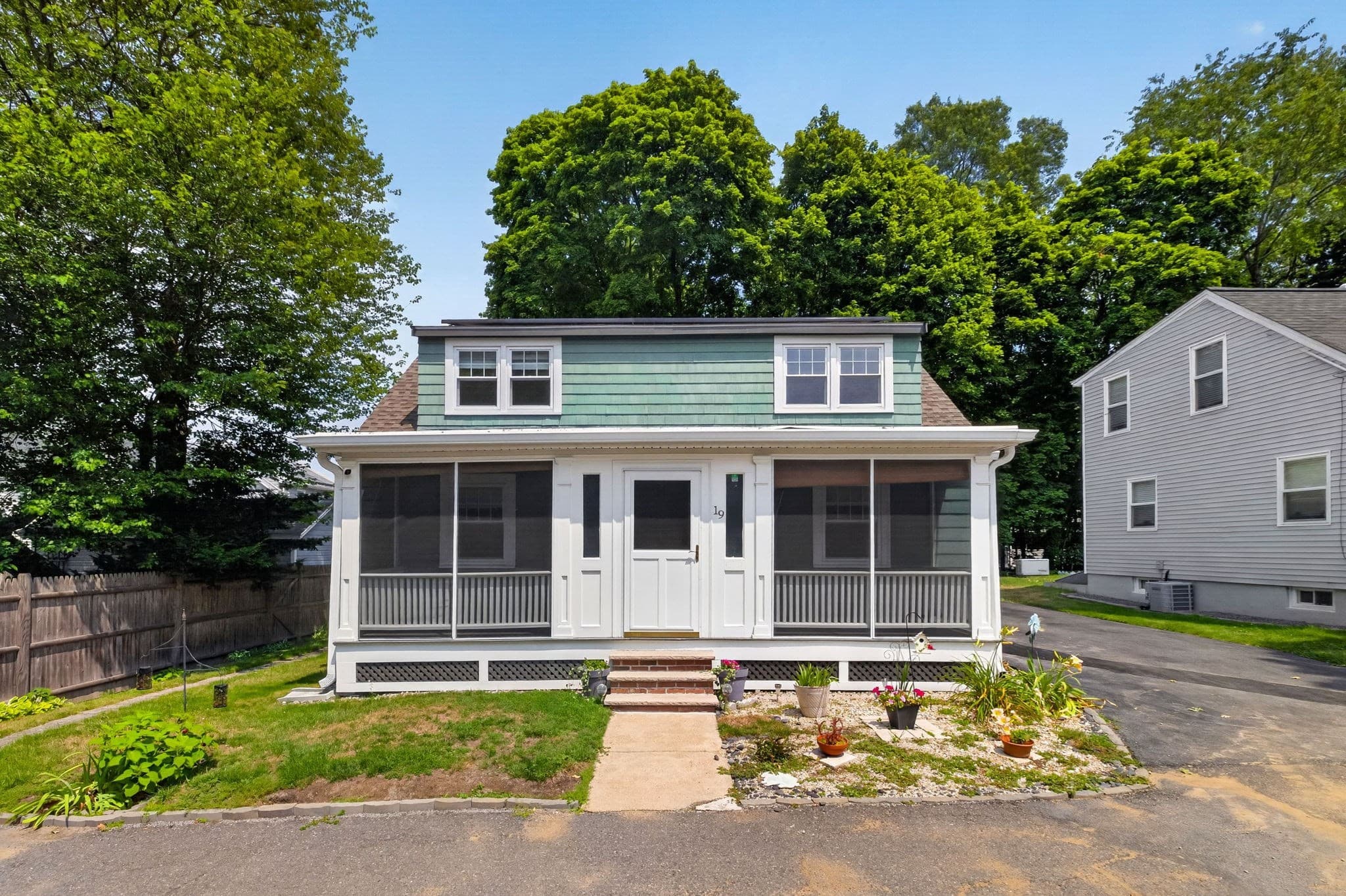 19 Springvale Ln, Lynn MA 01904