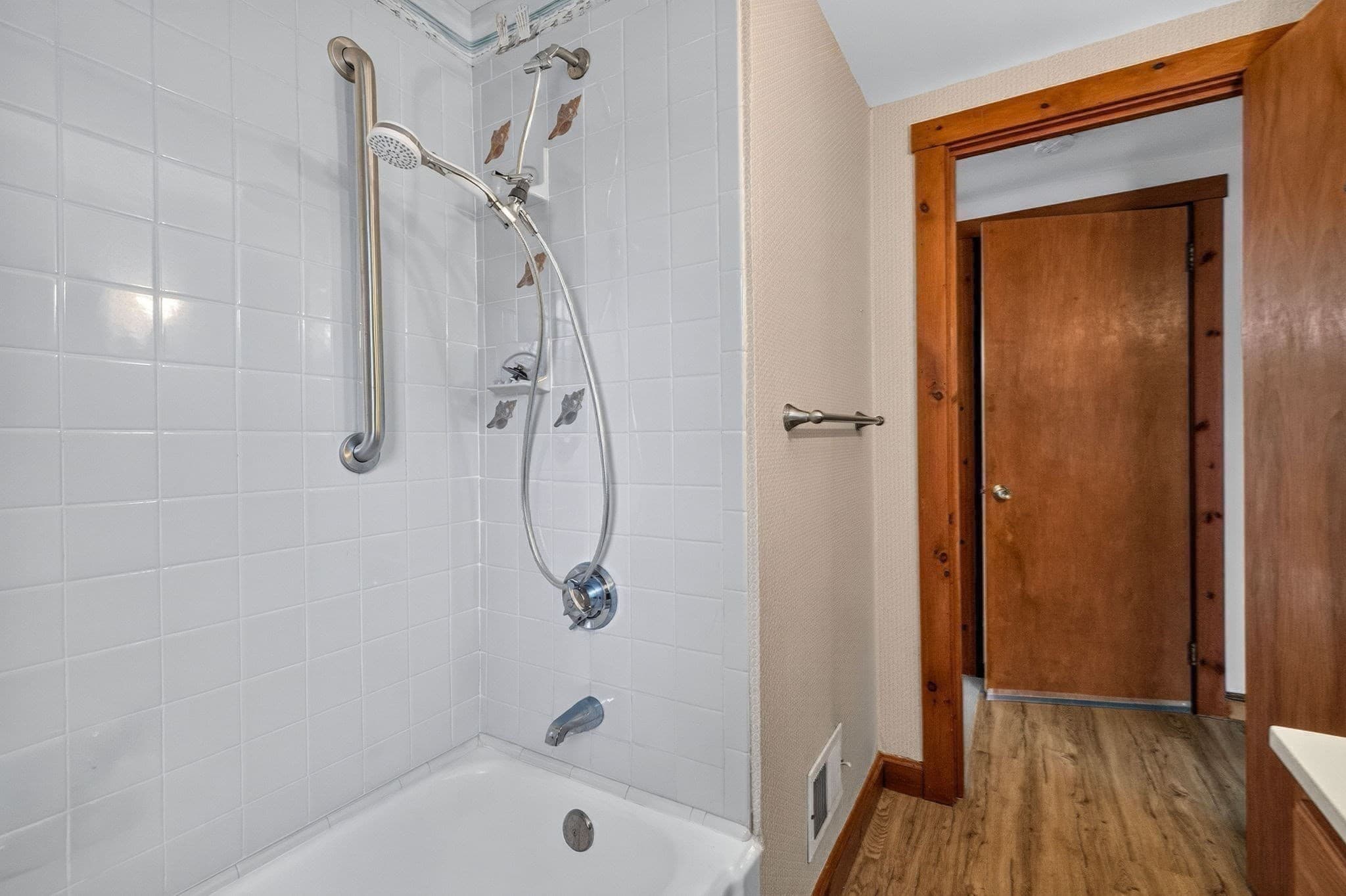 Single Family Residence at 19 Springvale Ln, Lynn MA 01904, Lynn, photo 14 of 38