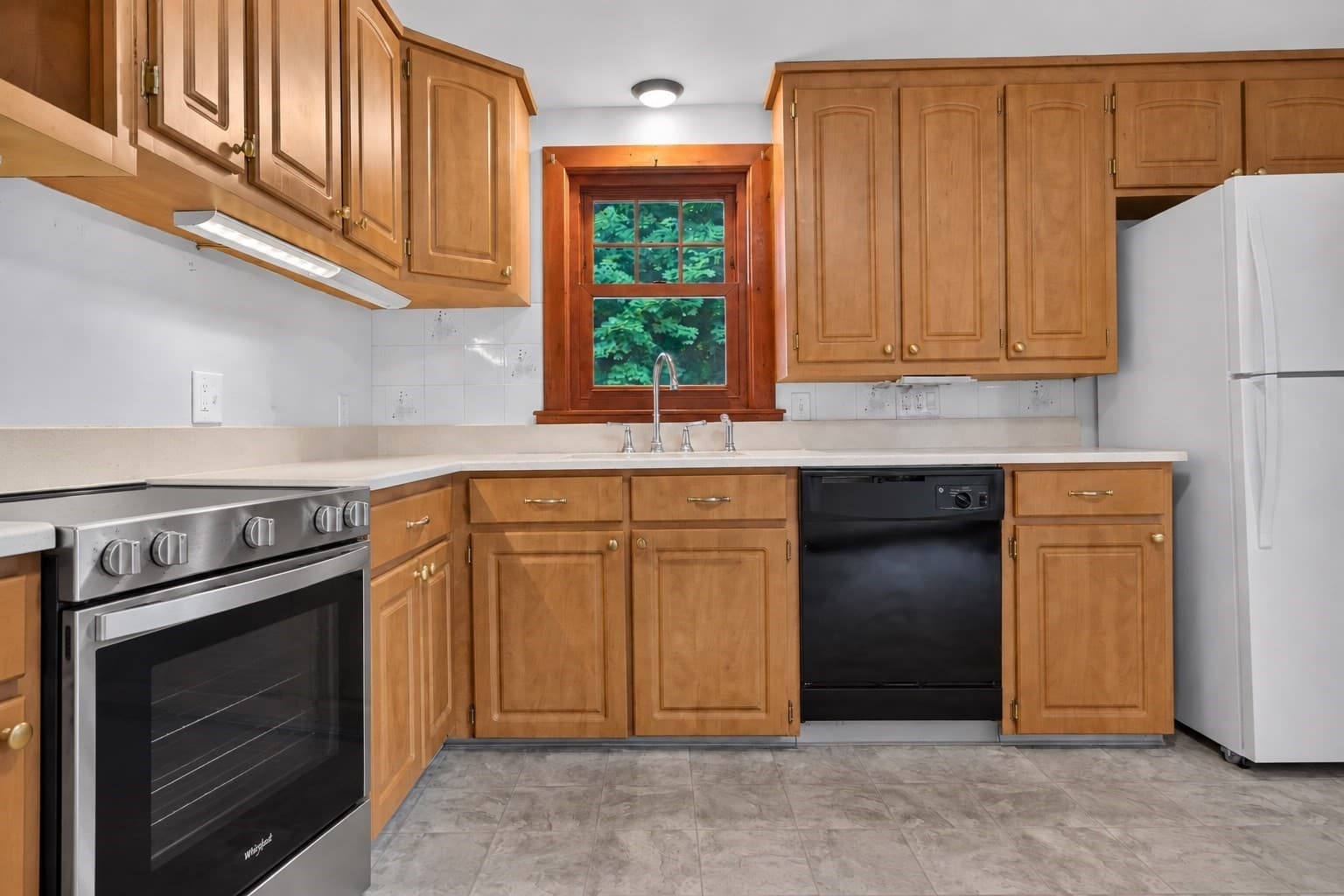 Single Family Residence at 19 Springvale Ln, Lynn MA 01904, Lynn, photo 4 of 38