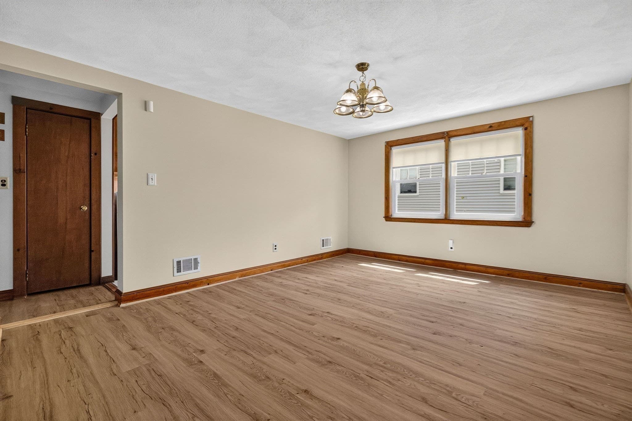 Single Family Residence at 19 Springvale Ln, Lynn MA 01904, Lynn, photo 8 of 38