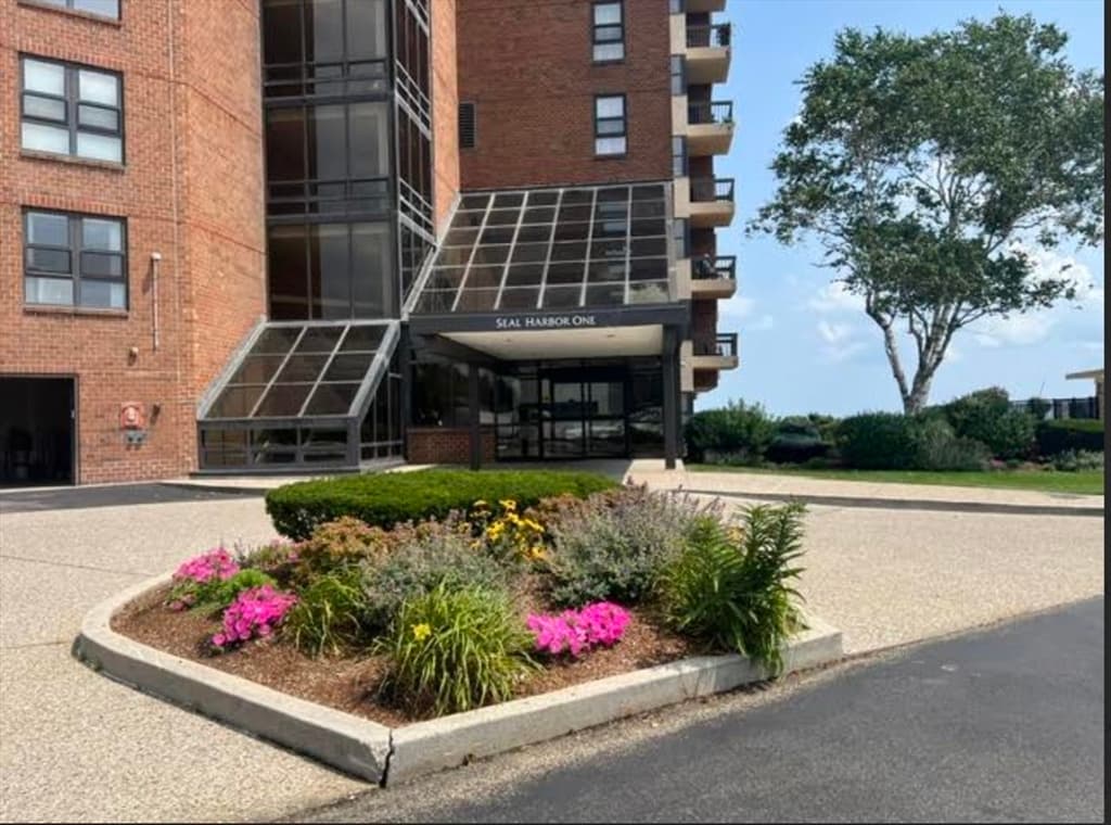 1 Seal Harbor Rd # 812, Winthrop MA 02152