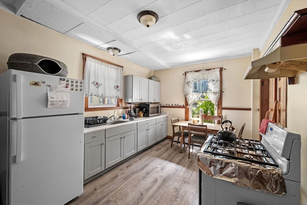 3 Family at 2 Mace Pl, Lynn MA 01902, Lynn, photo 7 of 22