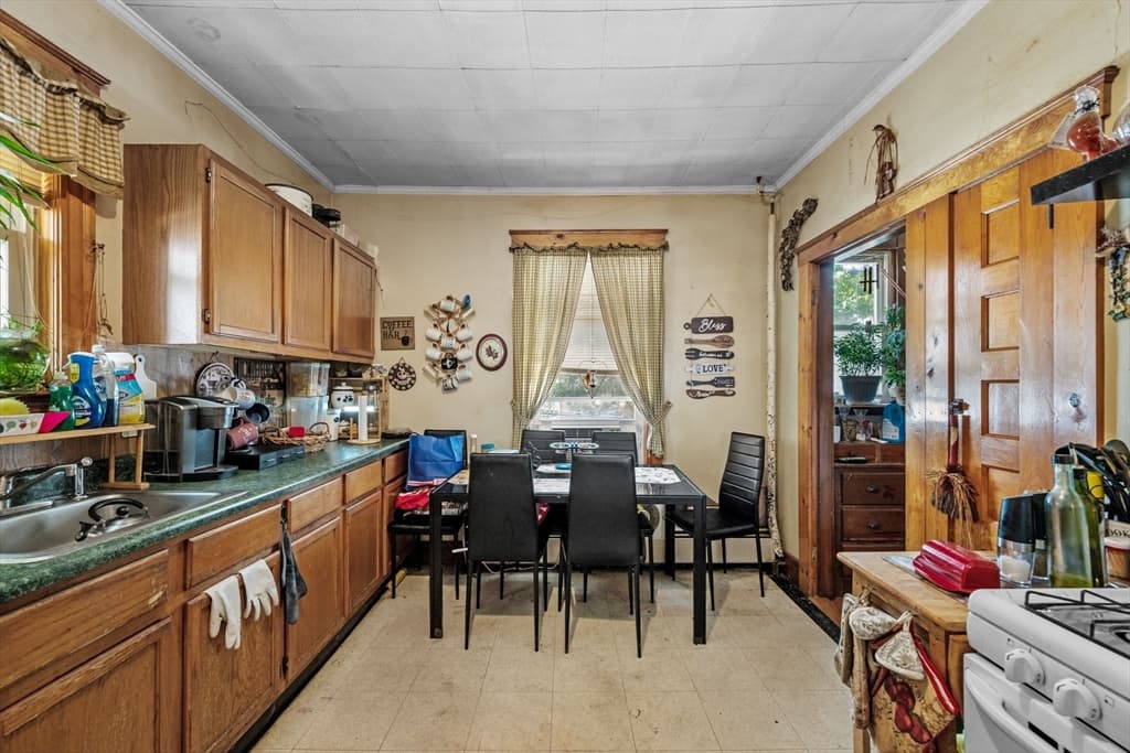 3 Family at 2 Mace Pl, Lynn MA 01902, Lynn, photo 14 of 22
