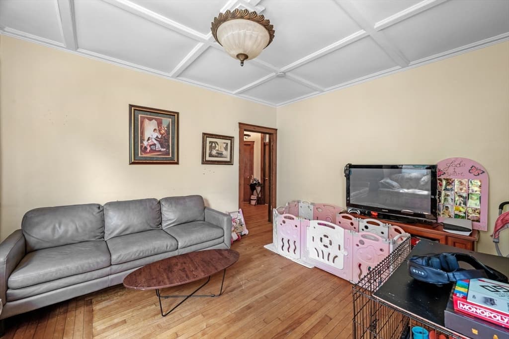 3 Family at 2 Mace Pl, Lynn MA 01902, Lynn, photo 4 of 22