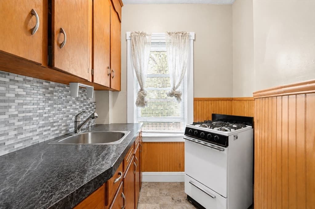 17 Salisbury St, New Bedford MA 02744 photo 17
