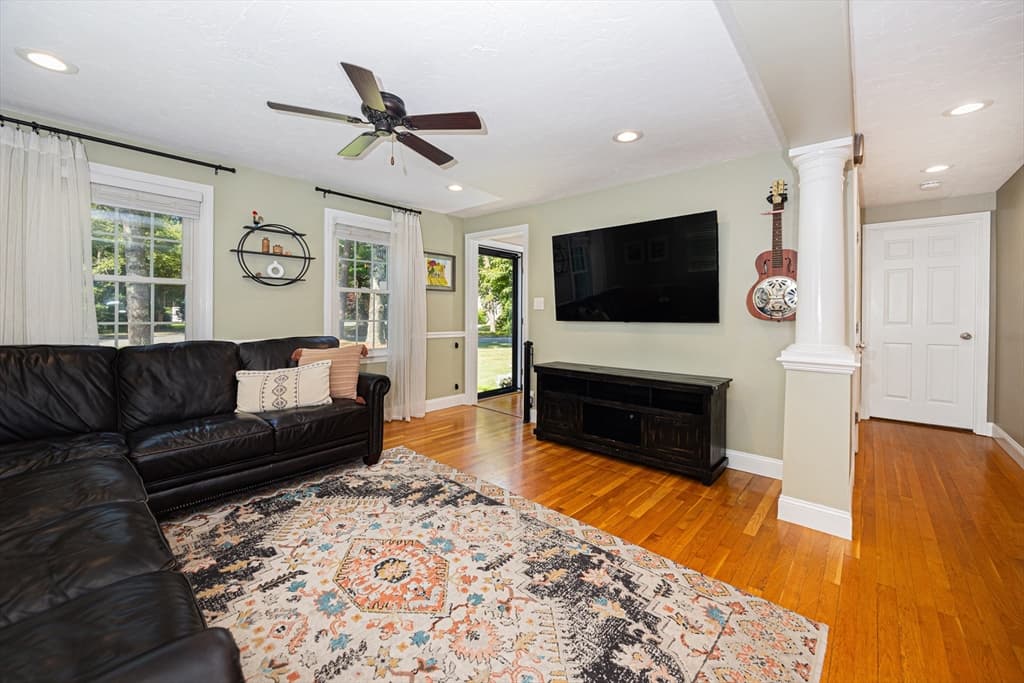 60 Justine Rd, Plymouth MA 02360 photo 2