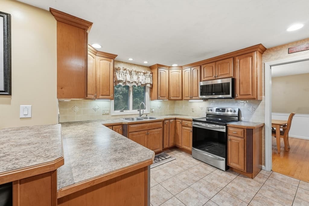 29 Shady Side Dr, Longmeadow MA 01106 photo 9