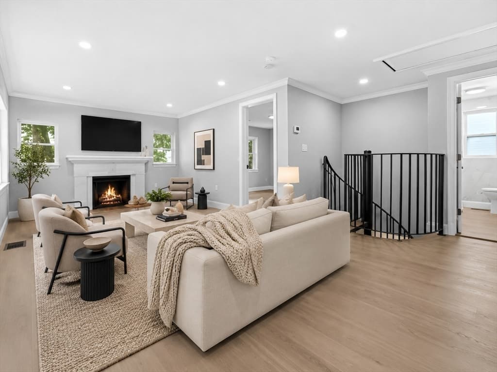 9 Walden Pond Ave, Saugus MA 01906 photo 11
