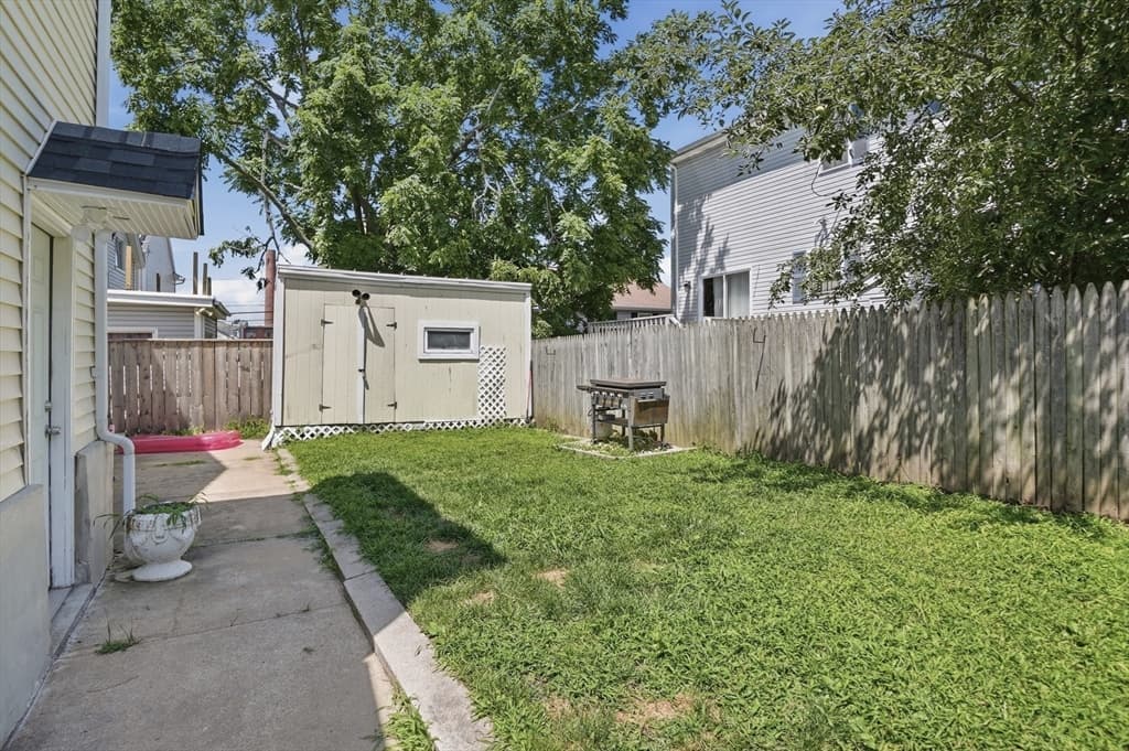 22 Sachem St, Fall River MA 02724 photo 4