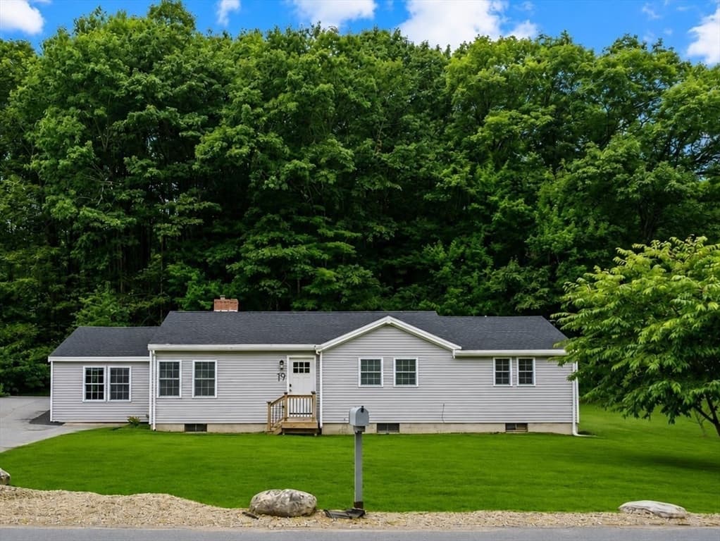 19 East Rd, Westminster MA 01473 photo 2