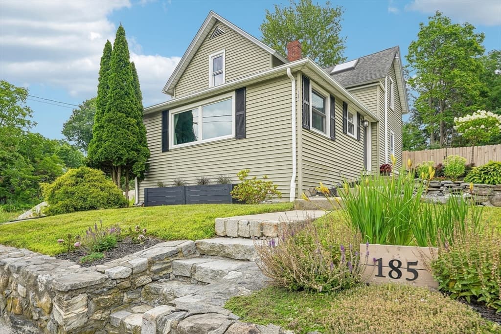 185 West Main St, Millbury MA 01527