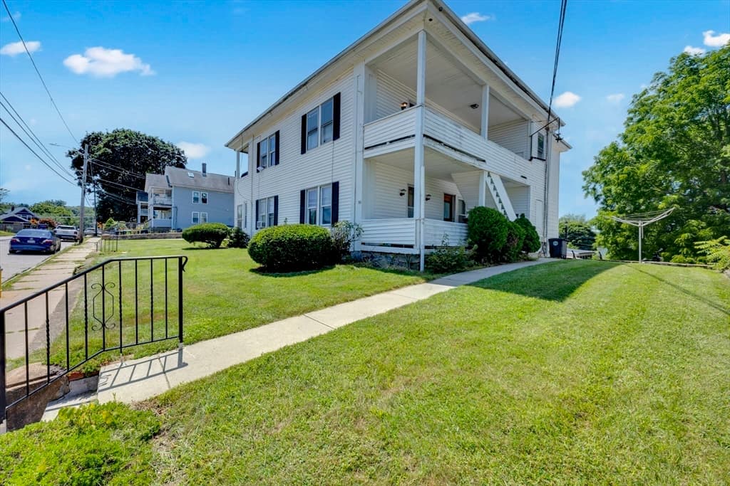 90 Sayles St, Southbridge MA 01550 photo 3