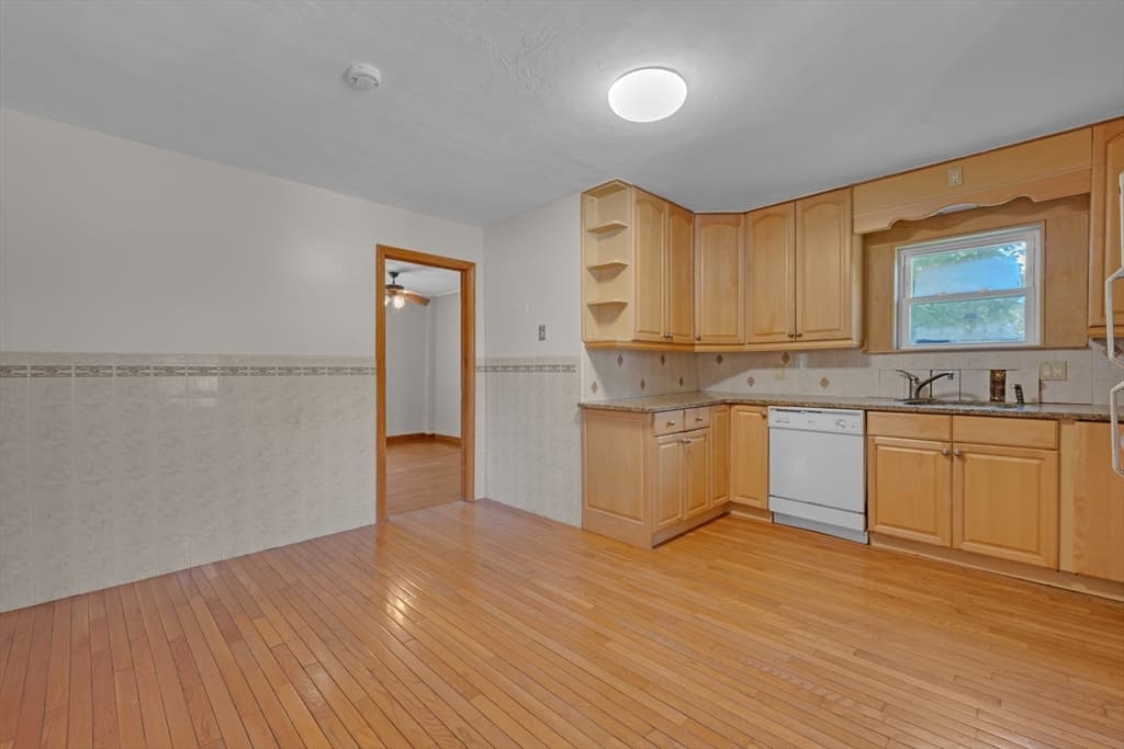 90 Sayles St, Southbridge MA 01550 photo 28