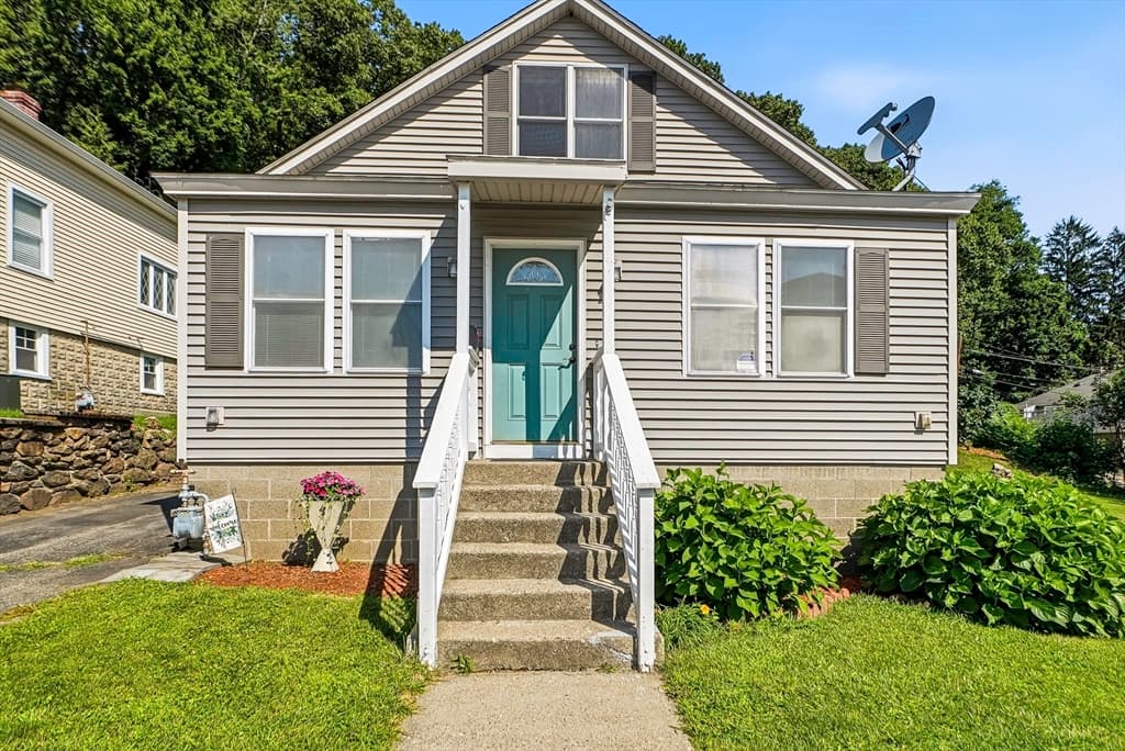 55 Chilmark St, Worcester MA 01604