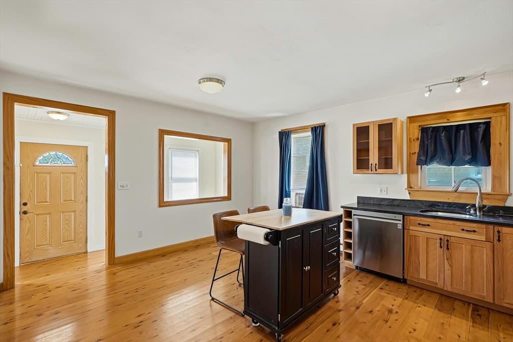 55 Chilmark St, Worcester MA 01604 photo 18