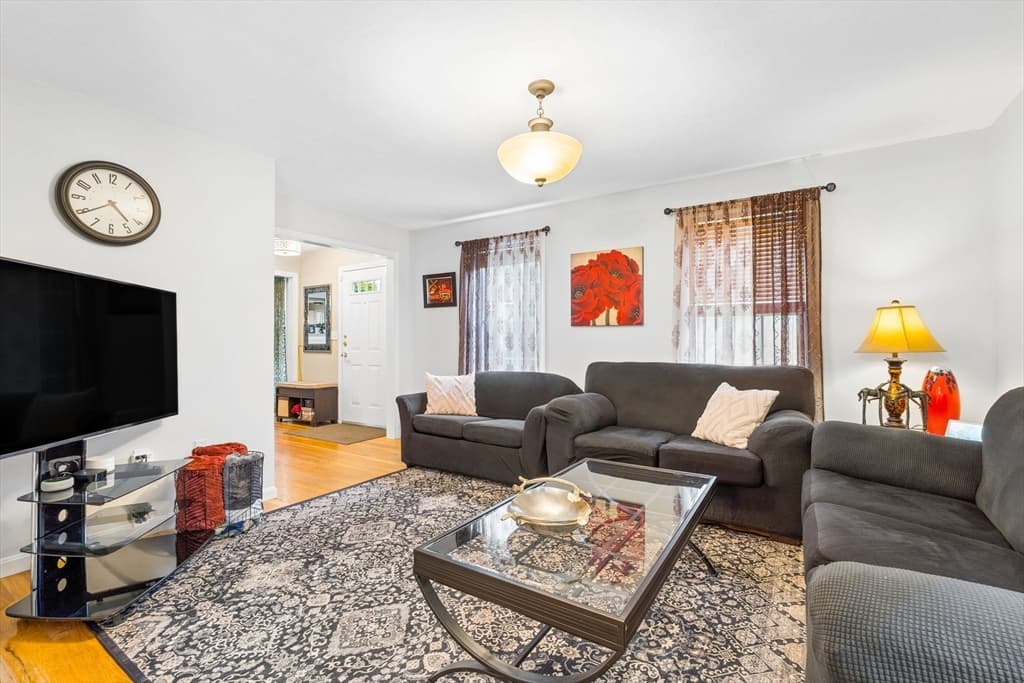 45 Braeburn Rd, Boston MA 02136 photo 3
