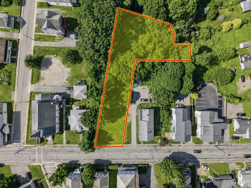 66 Lake Street, Webster MA 01570