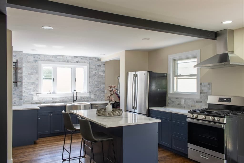 15 Churchill St, Milton MA 02186 photo 2