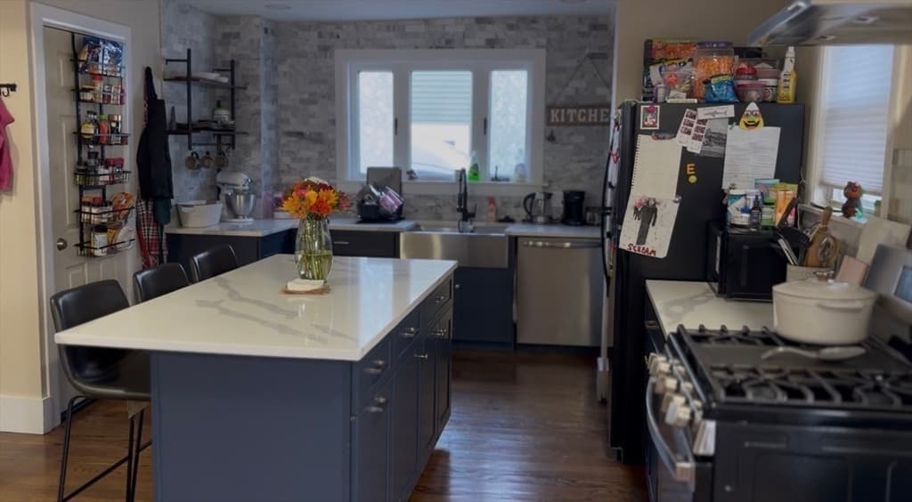 15 Churchill St, Milton MA 02186 photo 4