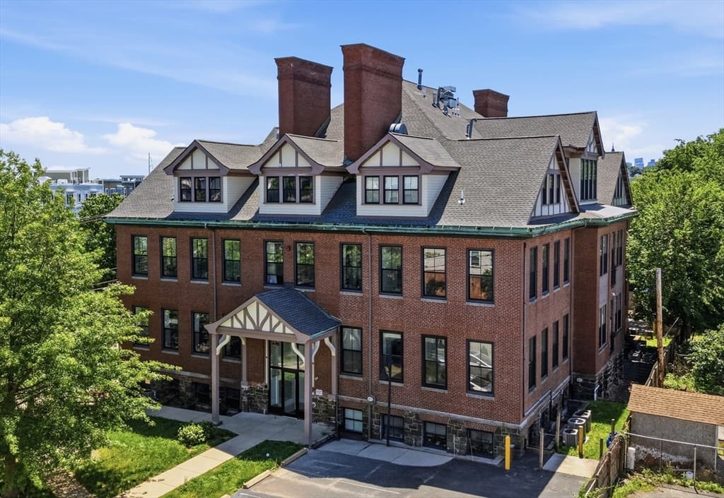 220 Spencer Ave # 104, Chelsea MA 02150