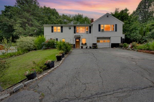 21 N Steele St, Worcester MA 01607
