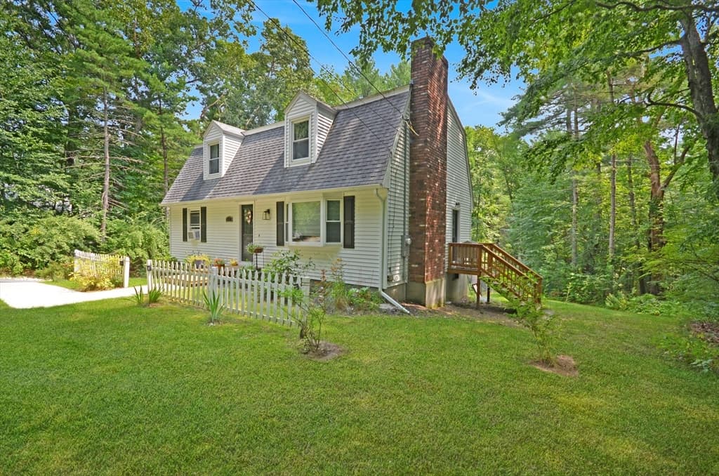 57 Quaker St, Northbridge MA 01534 photo 3