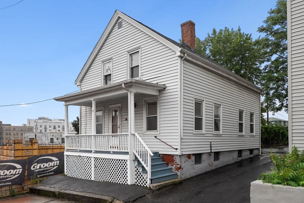 13 Oxford St, Lynn MA 01902