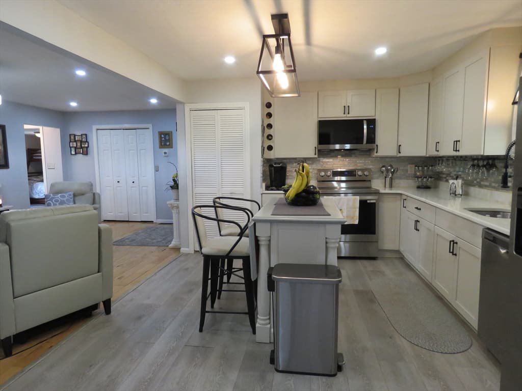 89 N High Street, Foxboro MA 02035 photo 5