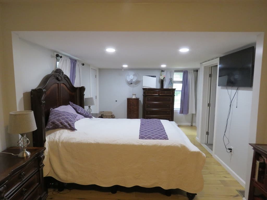 89 N High Street, Foxboro MA 02035 photo 11