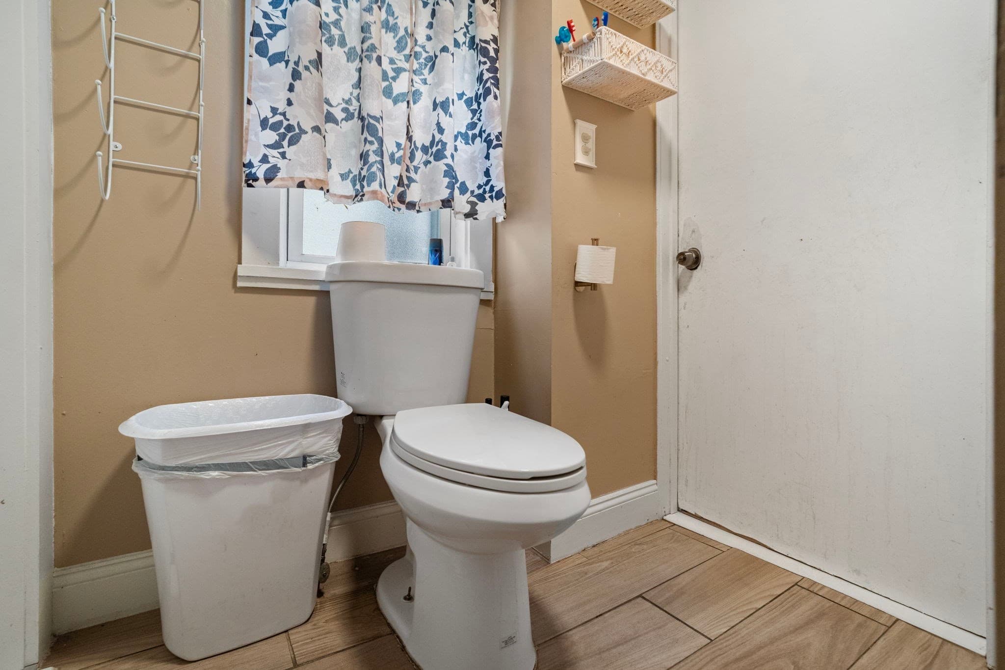 Single Family Residence at 19 Suffolk St, Springfield MA 01109, Springfield, photo 17 of 27
