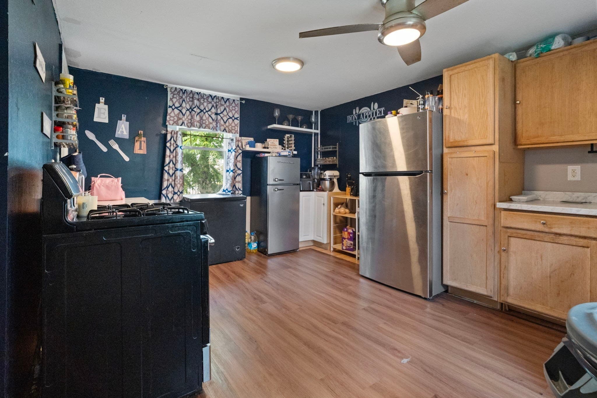 Single Family Residence at 19 Suffolk St, Springfield MA 01109, Springfield, photo 8 of 27